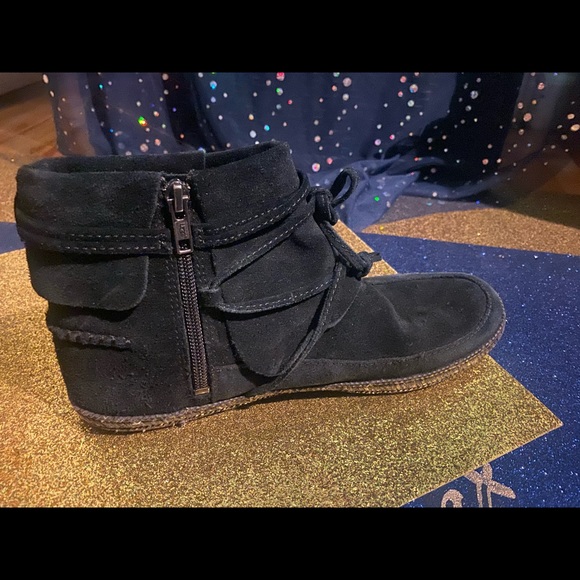 UGG SUEDE MOCASSIN SHEARLING STRAPPY WINTER Boots 8 GORG FLAW - Picture 3 of 15